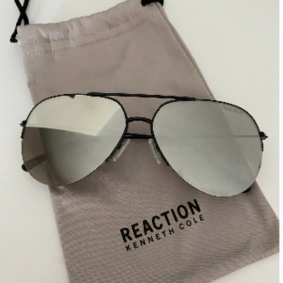 KENNETH COLE REACTION
Pilot Men's Sunglasses - Picture 2 of 5